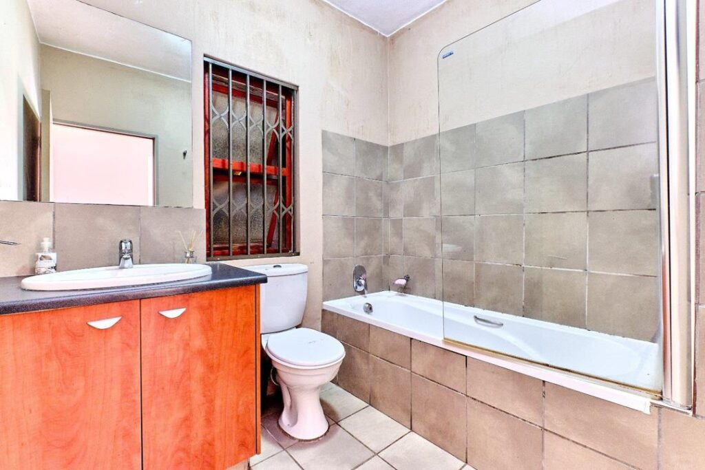 2 Bedroom Apartment / Flat for Sale in Midridge Park